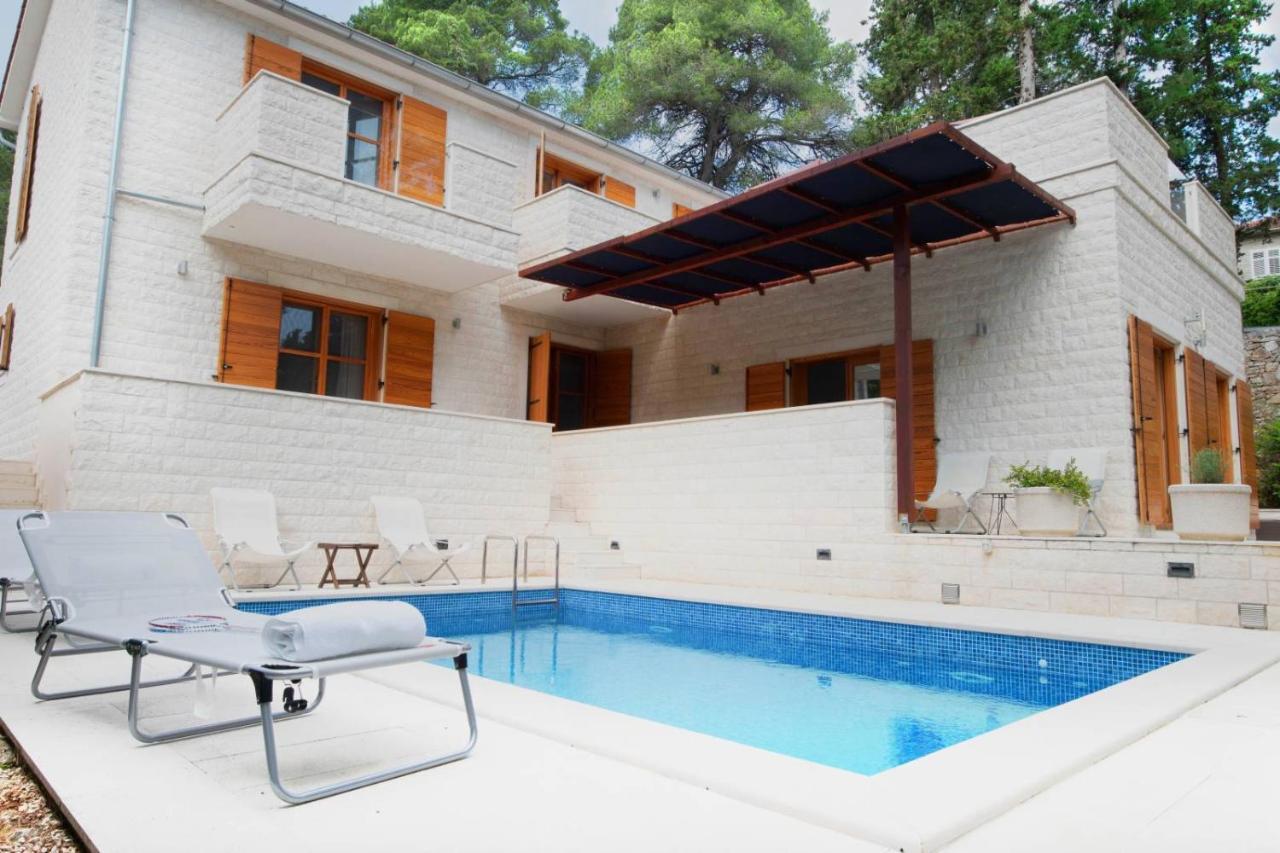 Private Luxury Villa Bianco On Solta For Up To 10 Persons, Heated Pool, Free Parking, Very Close To The Beach! Free Kajak & Mountainbikes, Great Living Area & Privacy! Rogač Exterior foto